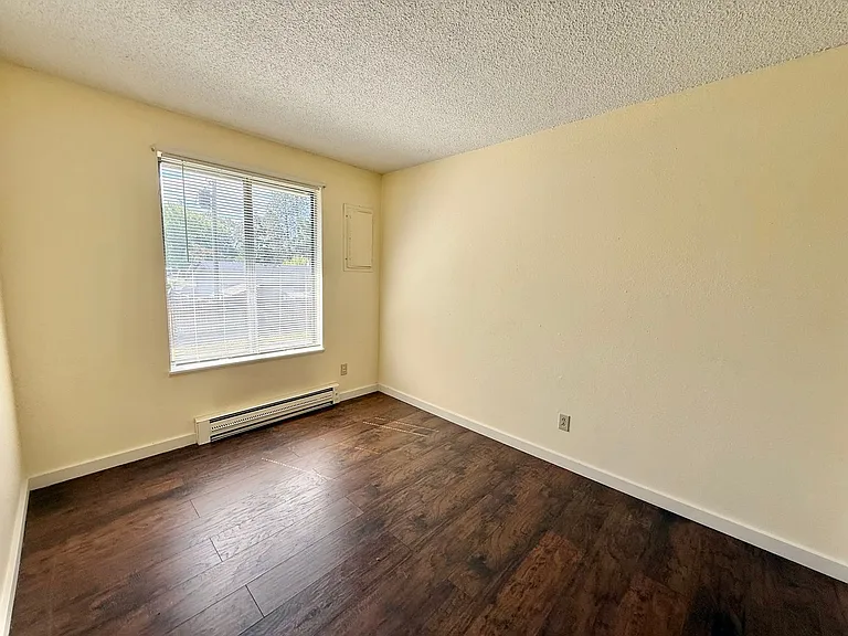 5925 SW Main Ave #1-6 — Photo 12
