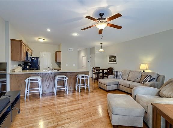 3rd image of 9409 N Granby Ave