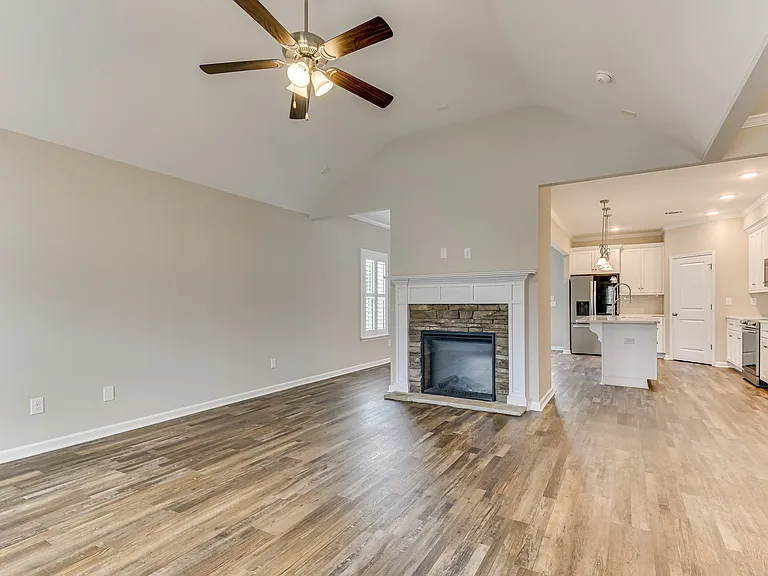 157 Dublin Loop — Photo 3