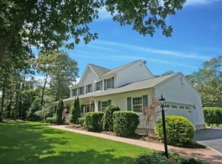 19 Hickory Bnd, Eastport, NY 11972