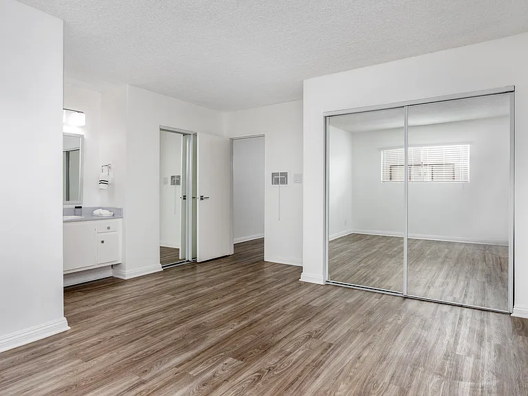 Carson Oakwood Apartments — Photo 53