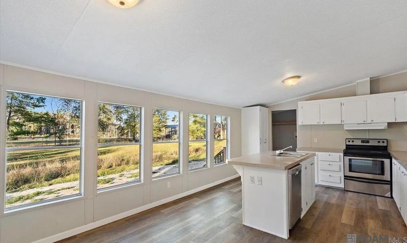 3 bed, 1311 sqft, $1,650 — Photo 2