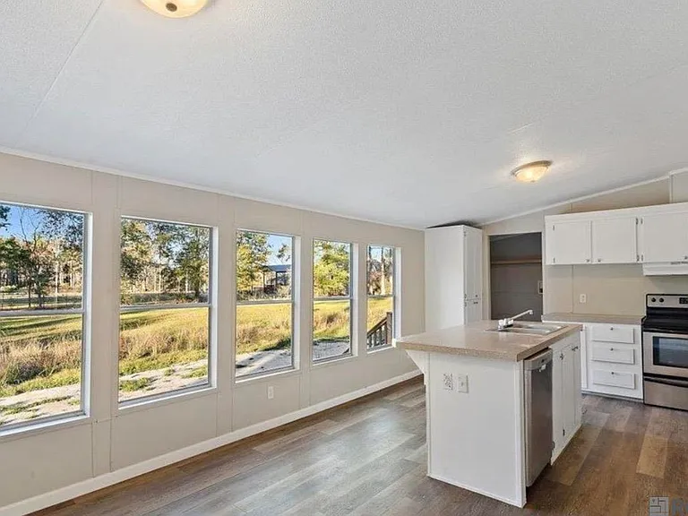 9853 Springfield Rd — Photo 2