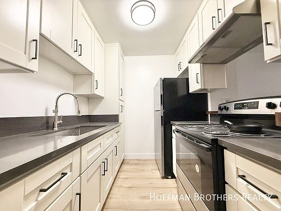 2nd image of 1722 Winona Blvd #206
