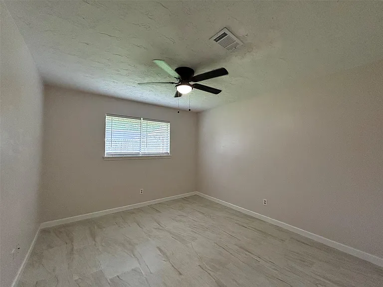 1712 Carol Lee Ln — Photo 10