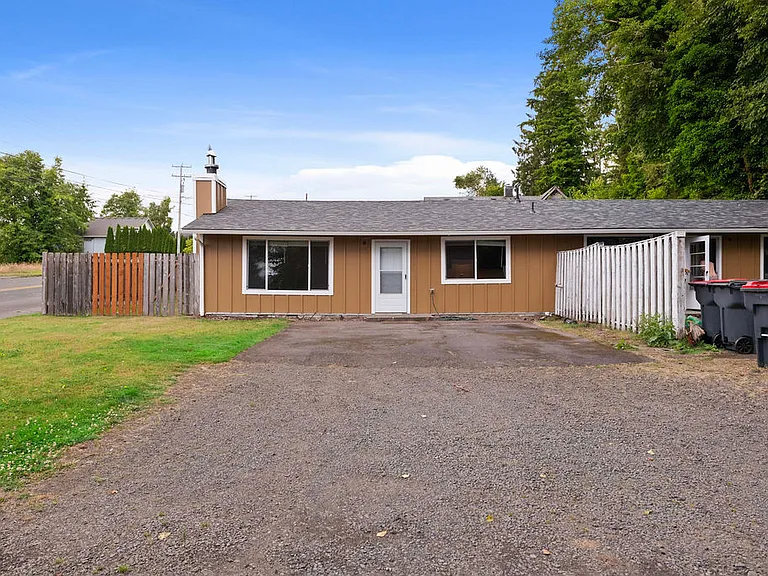 710 Clatsop Ave #710 — Photo 2