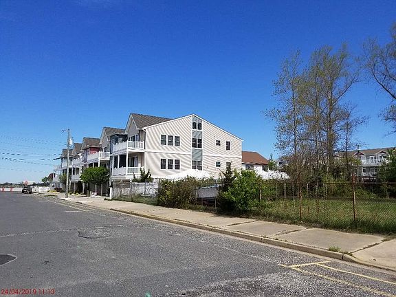 3rd image of 423 W Lincoln Ave