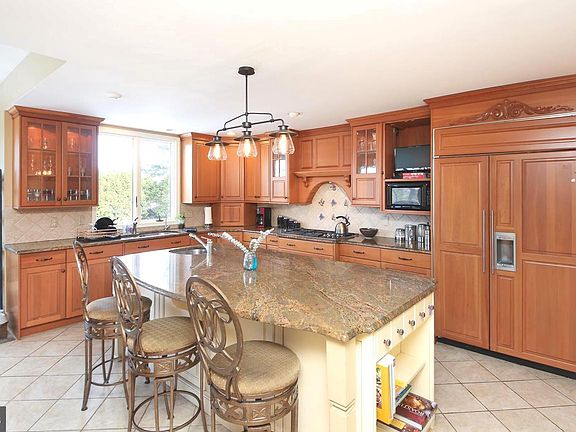 2nd image of 531 Hunsicker Rd