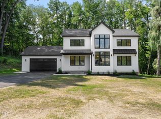 1 Aspen Cir, Albany, NY 12208