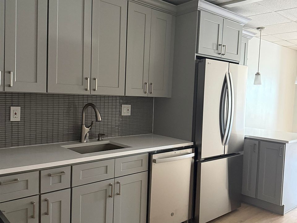 1st image of 578 Newark Ave #2
