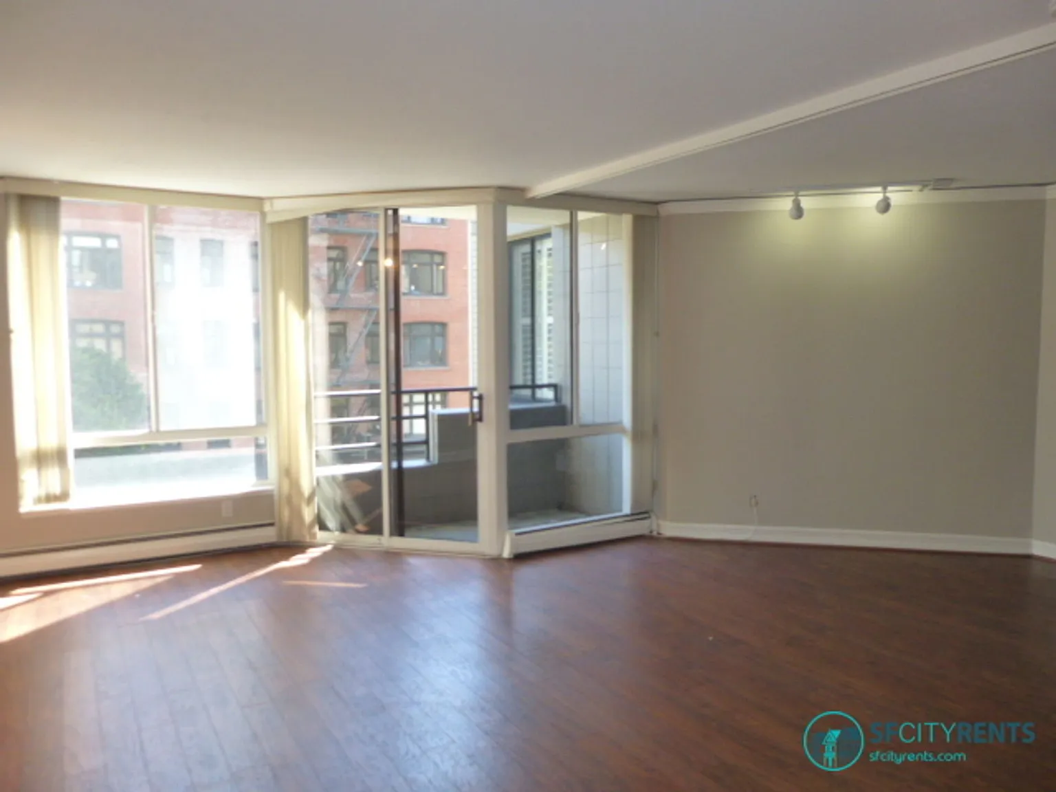 Nob Hill: 1 Bed 2 Bath Condo @ La Galleria w/ Parking, Free Fiber Internet, Gym & Pool — Photo 3