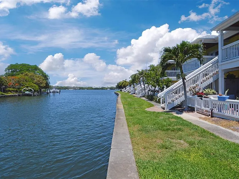 3889 Pompano Dr SE #C — Photo 43