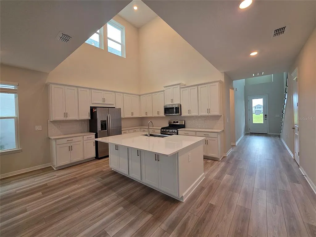 3 bed, 3.5 bath, 2149 sqft, $2,600 — Photo 3