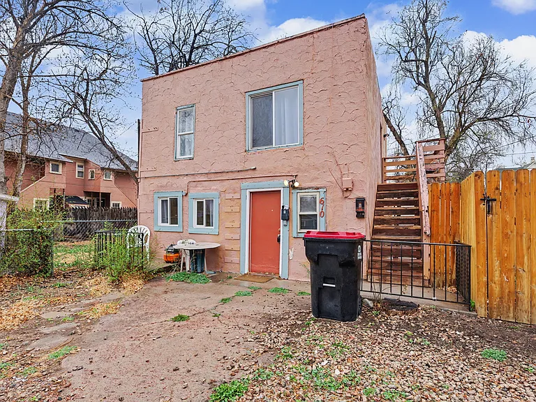 610 E Monument St — Photo 3