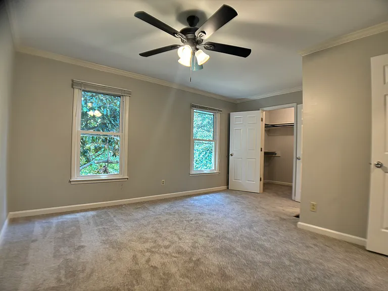 1121 Clifton Ln — Photo 6