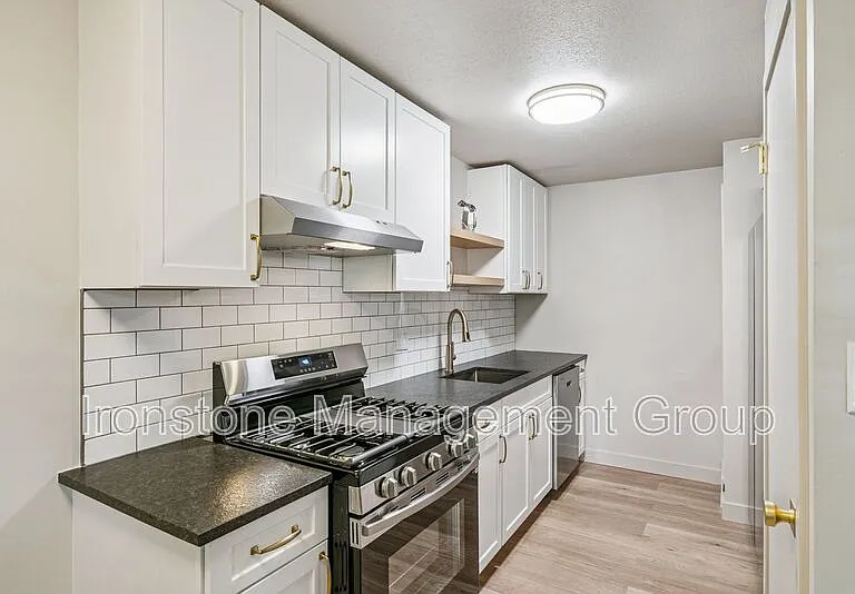 109 S 9th St #206 — Photo 6