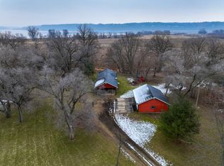 19084 Riverside Rd, Dubuque, IA 52001