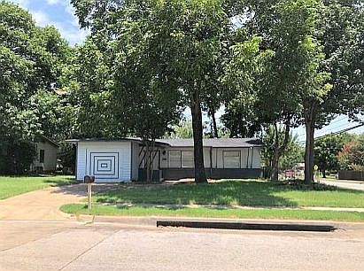 2nd image of 2135 Huntington Dr