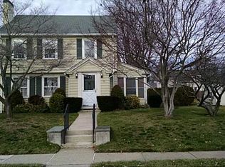 67 N Country Club Dr, Warwick, RI 02888