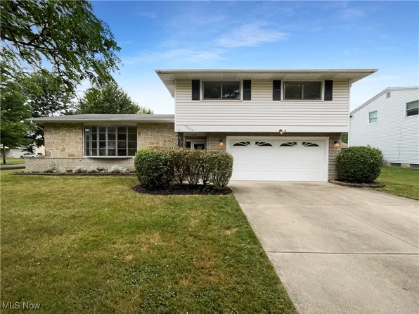 6506 Fairweather Dr, Middleburg Heights, OH 44130