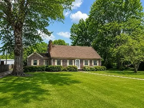 322 E Poplar Ave, Selmer, TN 38375