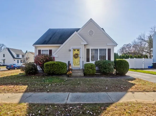 2 Jennifer Ln, East Longmeadow, MA 01028
