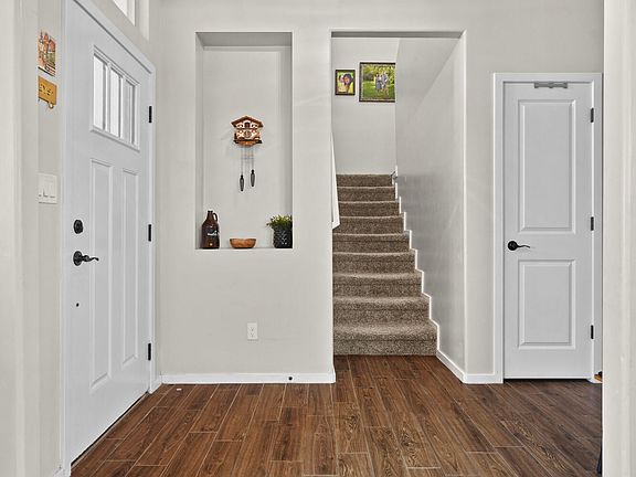 5th image of 940 Rothbury St