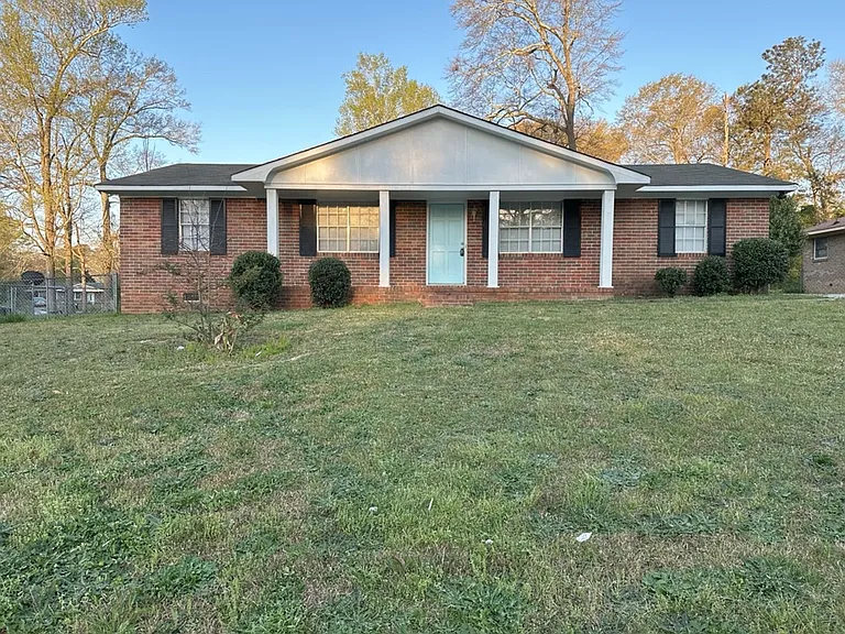2609 Dublin Dr — Photo 1