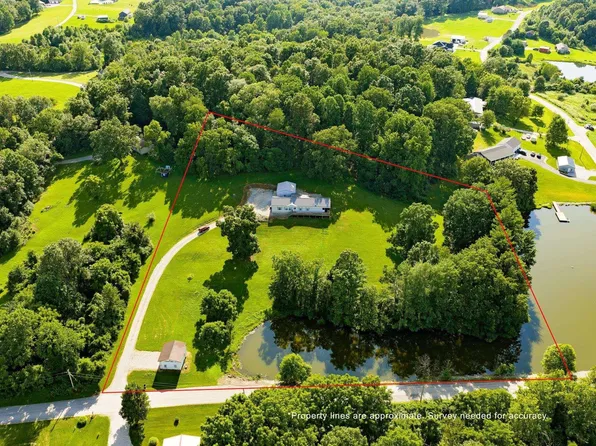 8666 E Ash Rd, Bloomfield, IN 47424