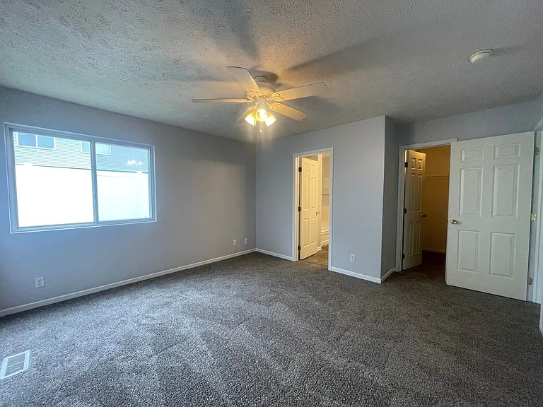 11709 S 27th St — Photo 11
