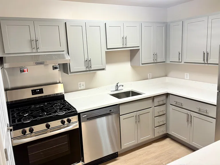 Lafayette Apartments — Photo 21