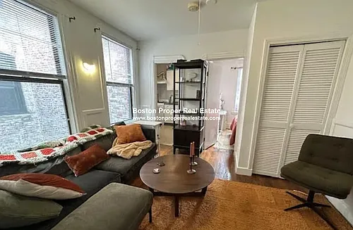 100 Myrtle St Photo 1