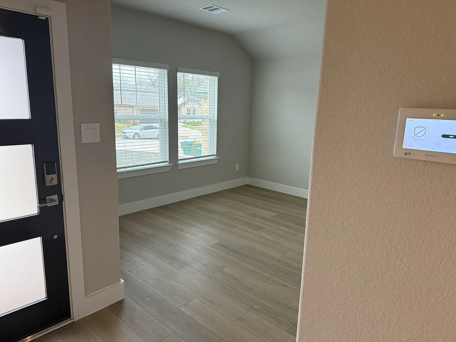 3 bed, 1790 sqft, $2,500 — Photo 3