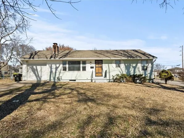 1326 Skyline Dr, Grandview, MO 64030