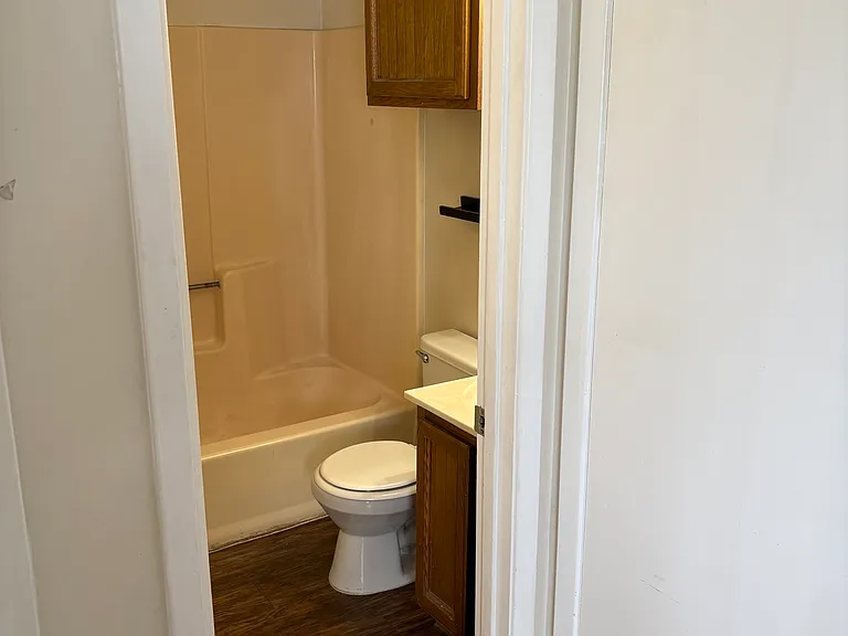 1642 Post Rd — Photo 11