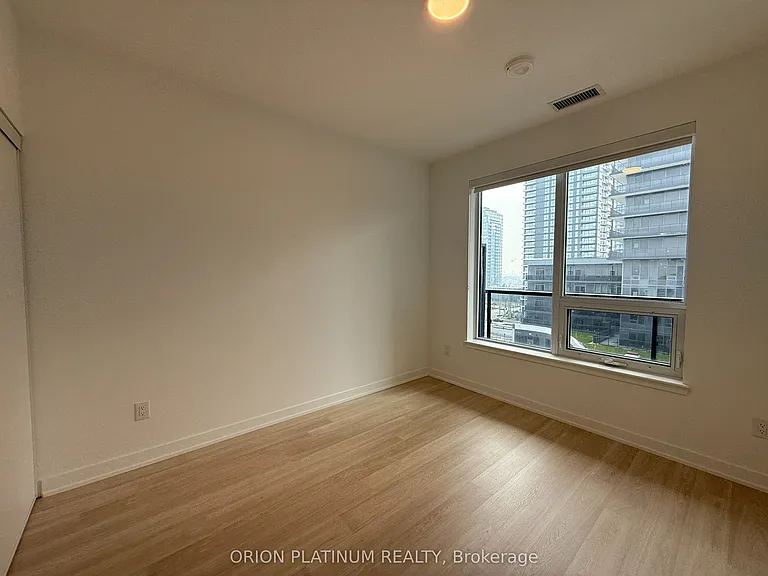 5105 Hurontario St #631 — Photo 10
