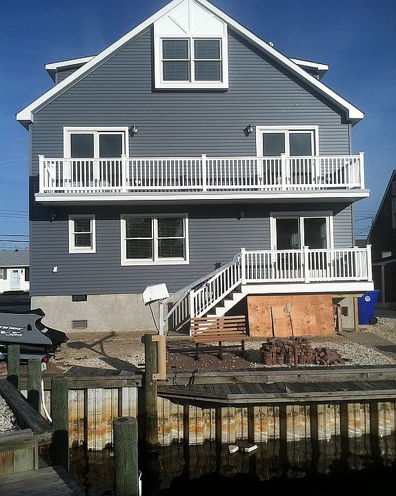 2nd image of 303 N Bay Dr