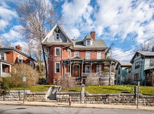 901 W Beverley St APT 1, Staunton, VA 24401