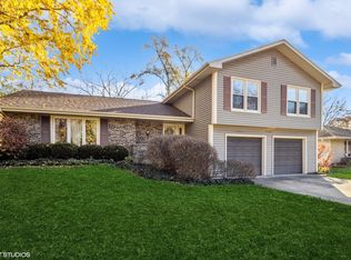 2S027 Sheffield Rd, Glen Ellyn, IL 60137