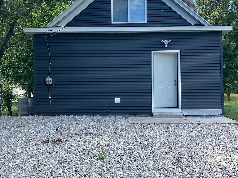 1229 E Sorin St — Photo 8