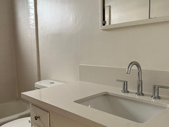 5th image of 944 N Sierra Bonita Ave APT 4
