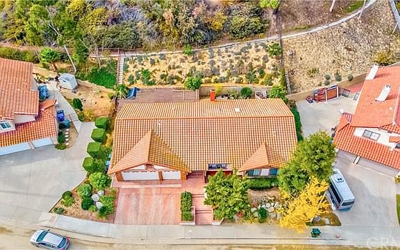 3rd image of 2525 Saleroso Dr