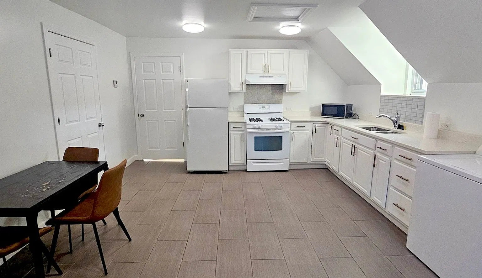 1341 N. Ashland — Photo 2
