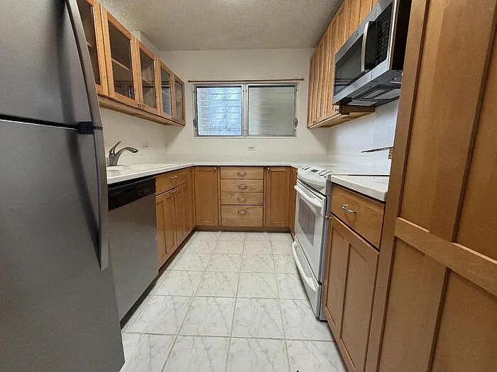 469 Ena Rd — Photo 3