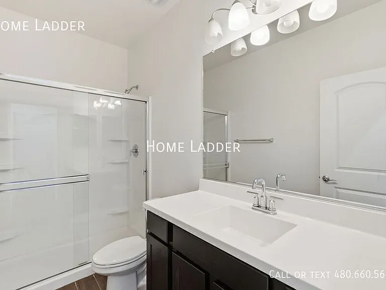 2713 N Camden Dr — Photo 22