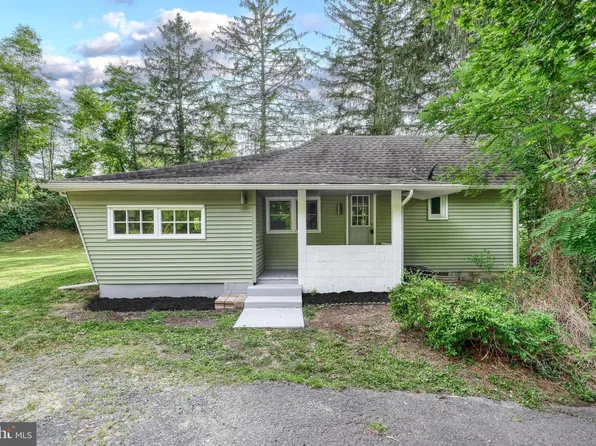 1121 Fishing Creek Valley Rd, Harrisburg, PA 17112