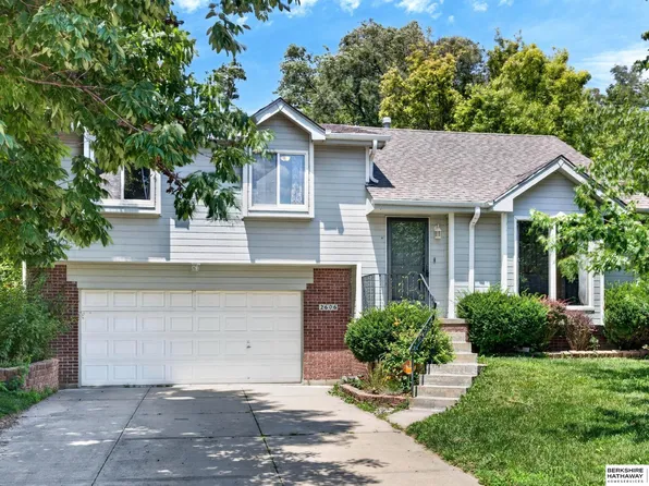 2606 Blackhawk Dr, Bellevue, NE 68123
