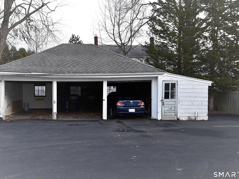 214 Quaker Ln S — Photo 19
