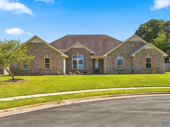 13077 Summerfield Dr, Athens, AL 35613