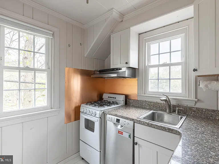 1906 S Ives St — Photo 13